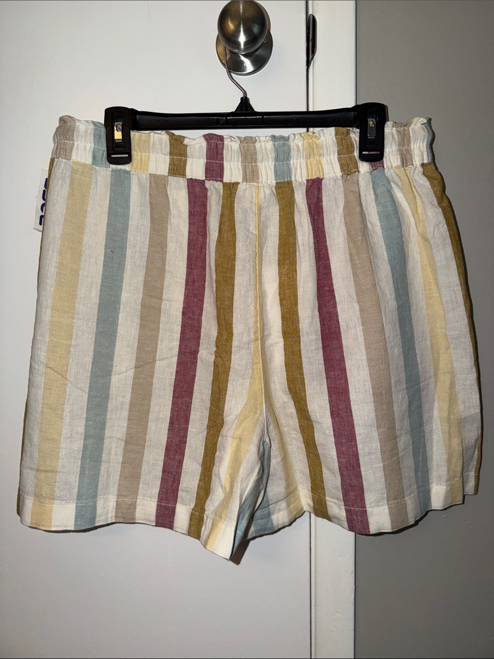 beachlunchlounge Striped High-Rise Linen-Blend Shorts in Multi Colors - Picture 2 of 3